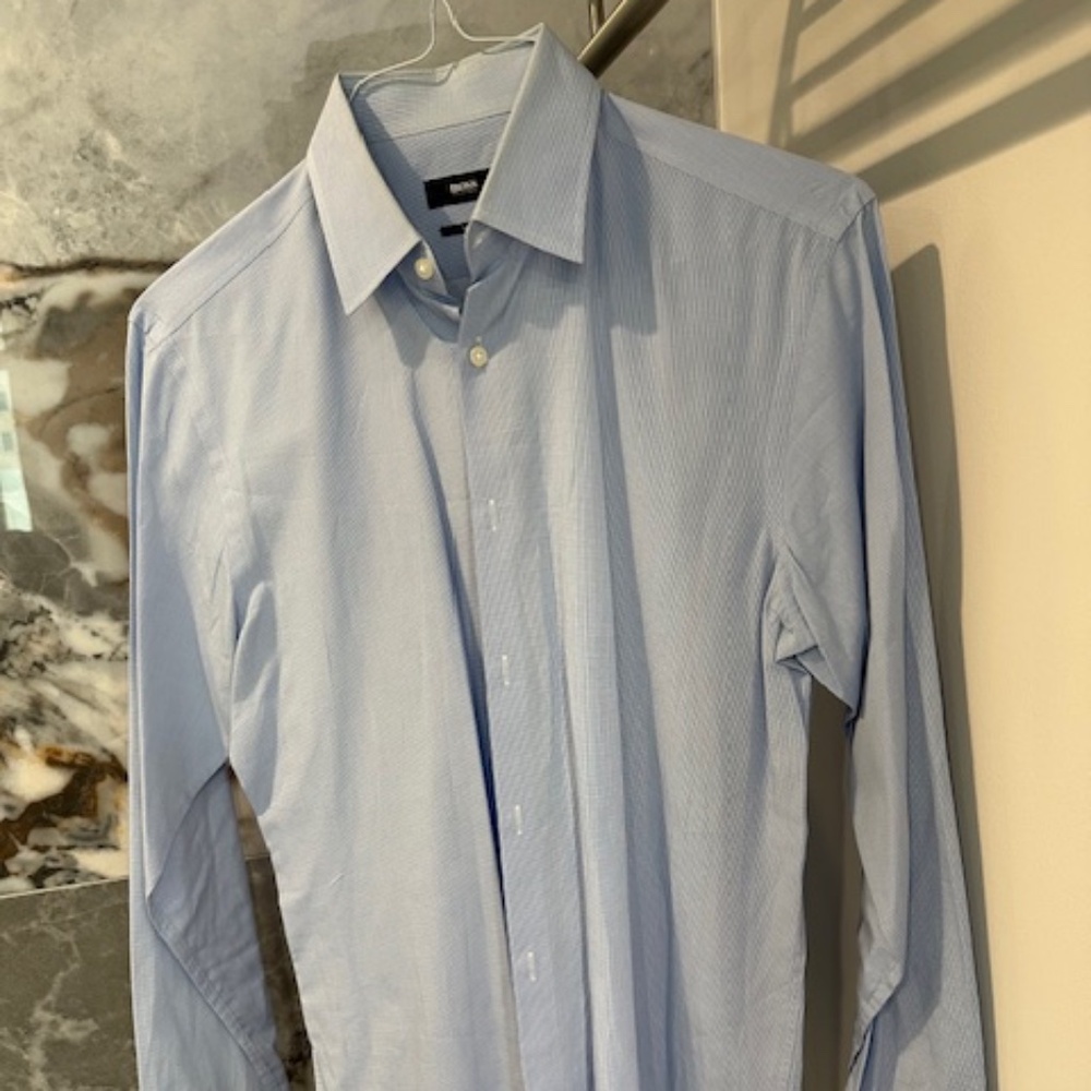 Hugo Boss white/pattern Dress Shirt (trim/sport fit) Medium good shape